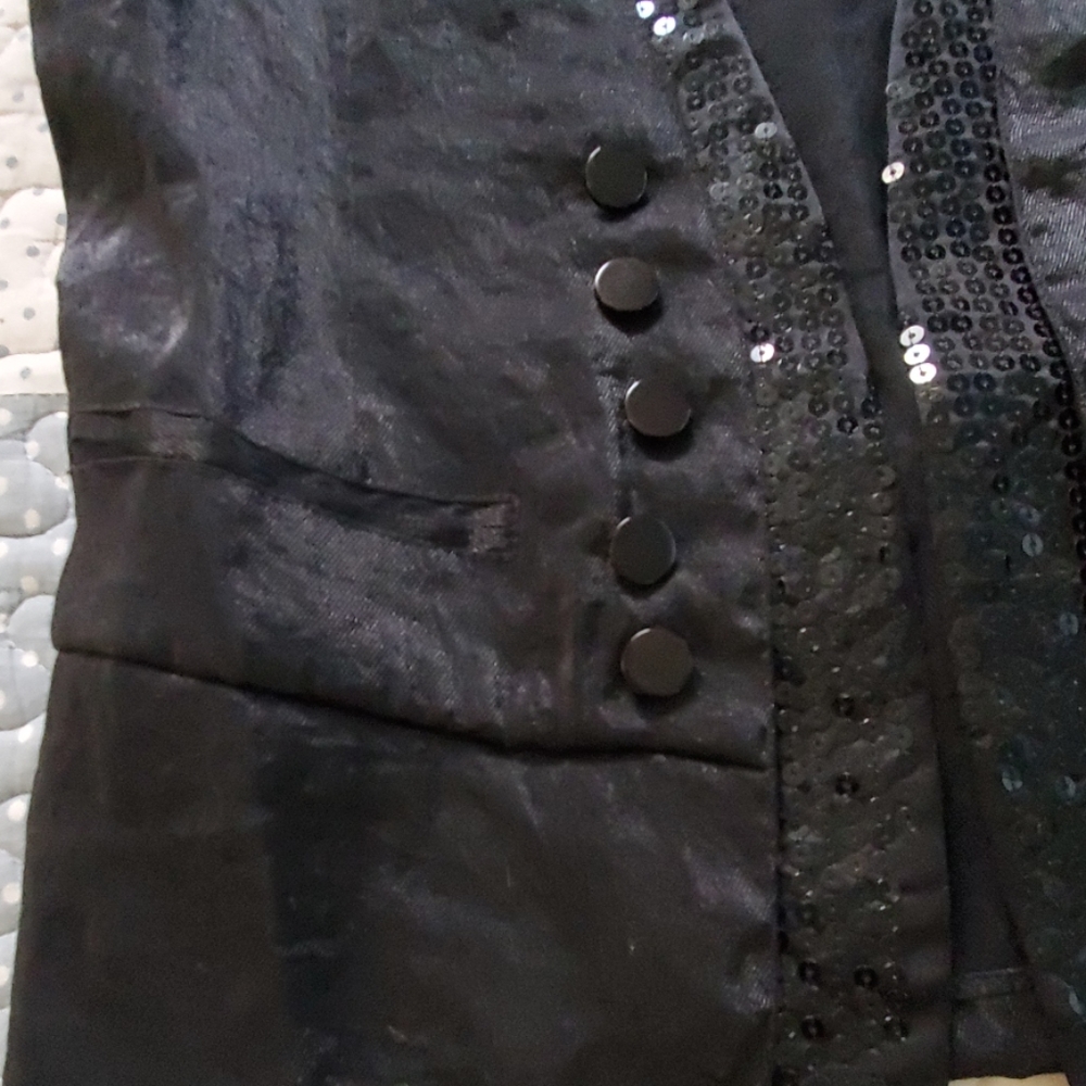 Beautiful Black Vest - Picture 4 of 8
